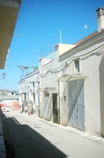 Casa indipendente a Canosa di Puglia, 5 locali, 2 bagni, 90 m²