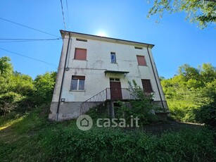 Casa indipendente in Vendita in Frazione Ossella a Valmozzola