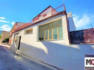 Casa indipendente in Via Castelluccio, Falciano del Massico, 5 locali