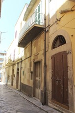 Casa semindipendente a Canosa di Puglia, 3 locali, 2 bagni, 93 m²