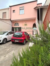 Casa semindipendente a Santa Maria Capua Vetere, 5 locali, 2 bagni