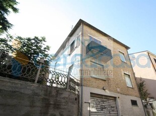Casa singola da ristrutturare in vendita a Acquaviva Picena