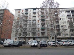 Palazzo in Vendita in Viale Brianza 10 a Milano