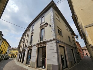 Palazzo in Via Roma, Treviglio, 10 locali, 3 bagni, 310 m² in vendita
