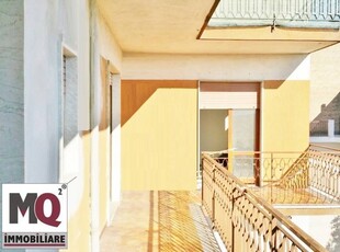 Quadrilocale a Mondragone, 2 bagni, 100 m², 1° piano in vendita