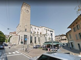 Quadrilocale in Via locatelli, Bergamo, 2 bagni, 140 m², 4° piano