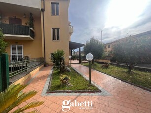 Quadrilocale in Miceli, Vitulazio, 2 bagni, giardino in comune, 100 m²