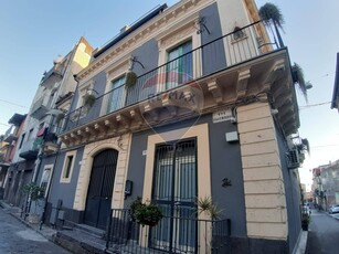 Quadrilocale in Via Sacchero, Catania, 2 bagni, 180 m², 1° piano