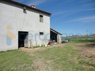 Rustico casale da ristrutturare in vendita a Mombaroccio