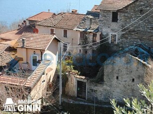 Rustico casale da ristrutturare in vendita a Oggebbio