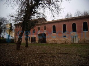 Rustico casale da ristrutturare in vendita a Salgareda