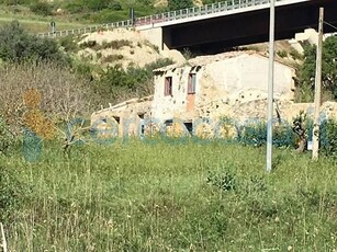 Rustico casale da ristrutturare, in vendita in Contrada Serra Dei Ladroni, Caltanissetta