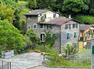 Trilocale in Passo Selvatico, Avegno, 2 bagni, giardino privato