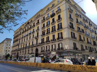 Ufficio / Studio in vendita a Napoli - Zona: 2 . Mercato, Pendino, Avvocata, Montecalvario, Porto, S.Giuseppe, Centro Storico