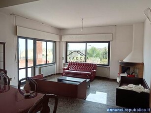 VENDESI - Villa indipendente in zona,residenziale