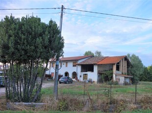 Vendita Rustico casale, in zona GIAI, GRUARO
