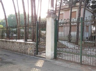 Villa a Castel Volturno, 3 locali, 2 bagni, giardino privato, 200 m²