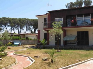 Villa a Castel Volturno, 3 locali, 2 bagni, giardino privato, 200 m²