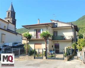 Villa a Roccamonfina, 7 locali, 2 bagni, giardino privato, 170 m²