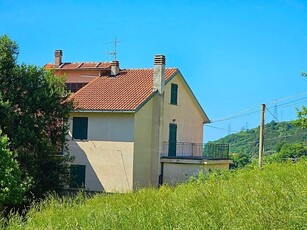 Villa a schiera a Genova, 9 locali, 2 bagni, 193 m², buono stato