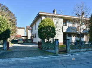 Villa a schiera in Via G. Setti 53, San Pietro in Casale, 7 locali