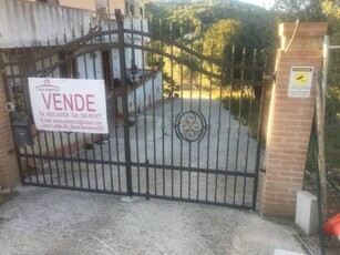 Villa a Sessa Aurunca, 5 locali, 2 bagni, giardino in comune, 250 m²