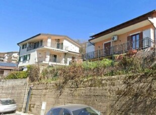 Villa a Spezzano della Sila, 6 locali, 1 bagno, giardino privato