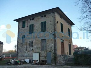 Villa da ristrutturare, in vendita in Via Della Pieve, Capannori