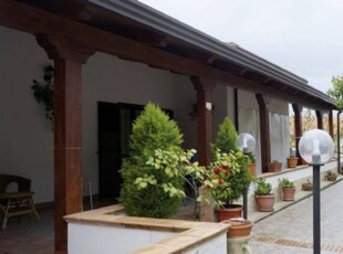 Villa in Loc.. Motta, Rovito, 11 locali, 2 bagni, giardino privato