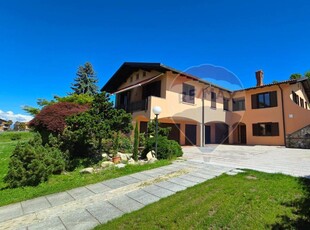 Villa in vendita a Fara Novarese