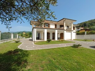 Villa in Via Domenico Curcio, Lamezia Terme, 1 bagno, con box, 450 m²