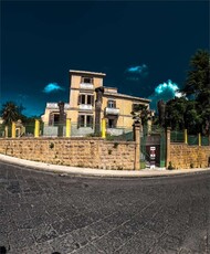 Villa in Via Messina 77, Caltanissetta, 28 locali, 6 bagni, arredato