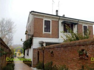 Villa in Via Piangipane, Ferrara, 12 locali, 3 bagni, giardino privato