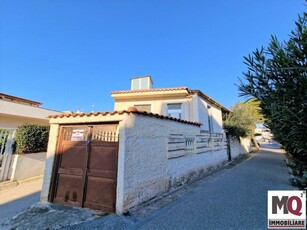 Villa in Viale Europa, Mondragone, 5 locali, 2 bagni, giardino privato