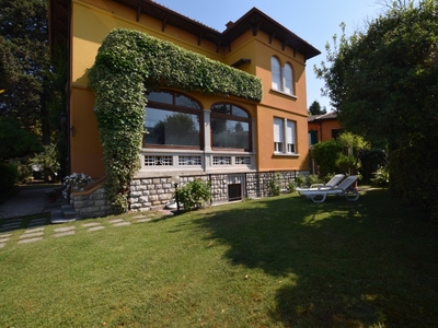 Villa Besana 100 m from lake