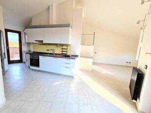 Appartamento DUPLEX (3 locali + bagno) che si sviluppa ai Piani Primo e Secondo, oltre Garage al Piano Seminterrato.