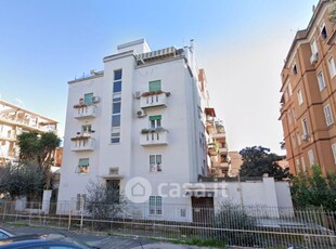 Appartamento in Vendita in Via Luca Giordano 132 -198 a Napoli