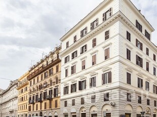 Appartamento in Vendita in Via Montebello a Roma