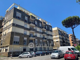 Appartamento in Vendita in Viale dei Promontori a Roma