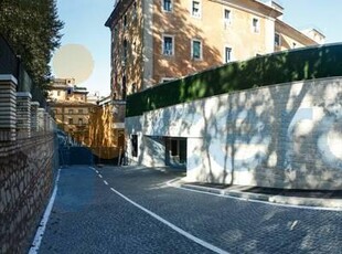 Box di nuova costruzione, in affitto in Lungotevere Dei Tebaldi, Roma