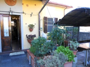 Casa indipendente con giardino, Massa partaccia