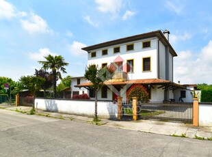 Casa indipendente con terrazzo a Ronchis