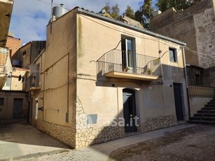Casa indipendente in Vendita in Via Cinnirella a Caltagirone