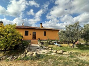 Casale Ristrutturato in Vendita a Roccastrada, Toscana - Tranquillità e Versatilità Immersi nella Natura Maremmana