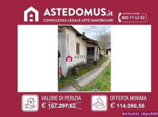 Compendio immobiliare all'asta sito in Teggiano