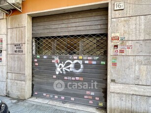 Negozio/Locale commerciale in Vendita in Via dei Fontej 16f a Roma