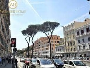 Negozio/Locale commerciale in Vendita in Via Faenza 6 a Roma