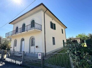 Prestigiosa villa in vendita Via di Montecarlo, Montecarlo, Toscana