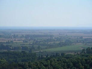 Rustico casale da ristrutturare a Follonica