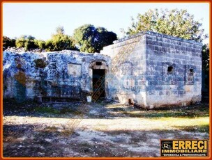 Rustico casale da ristrutturare, in vendita in Pozzo Faceto 123, Fasano